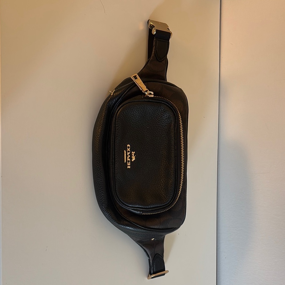 Coach Black Belt Bag Glossy Finish - Picture 3 of 3